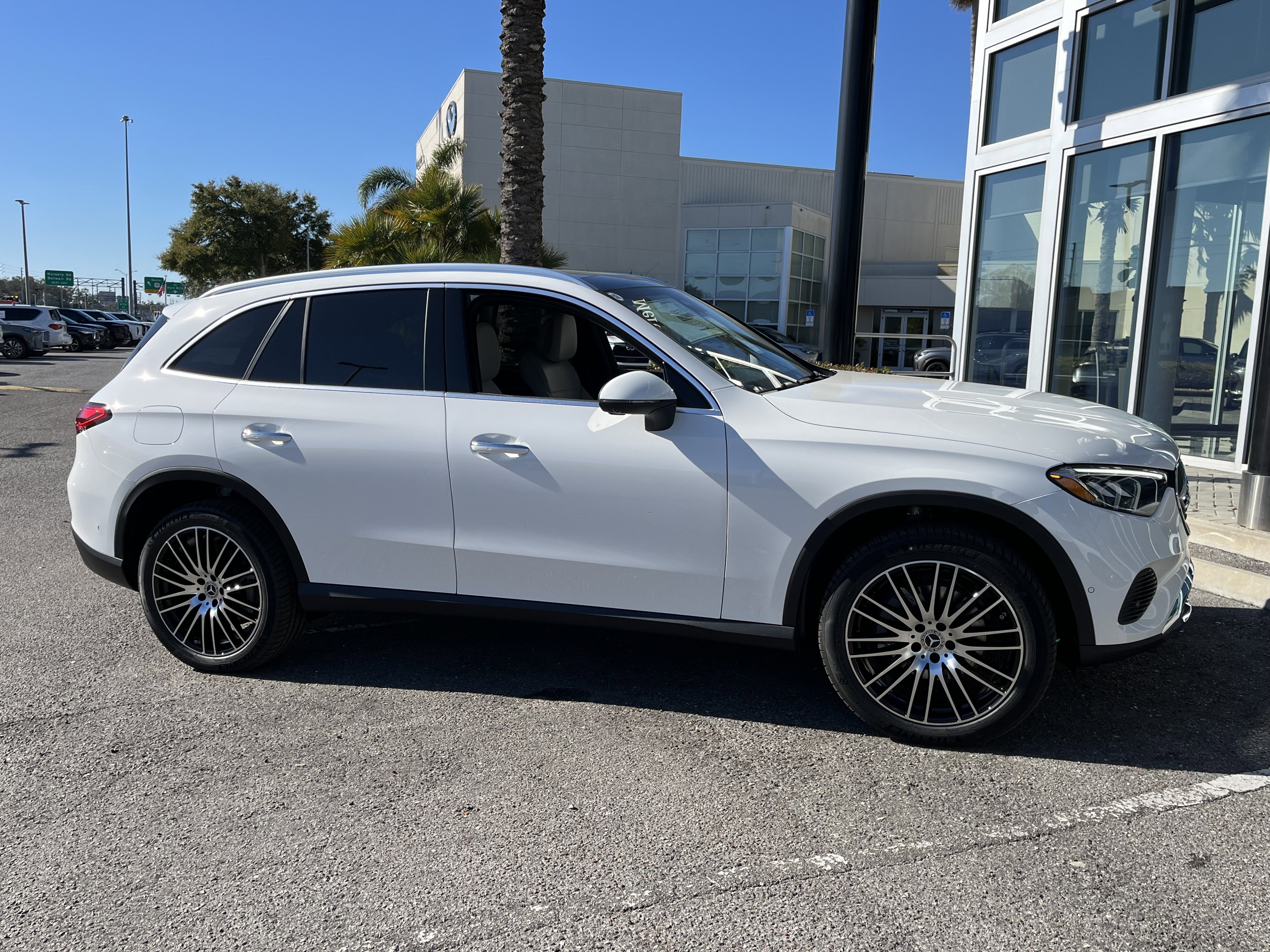 New 2026 POLAR WHITE Mercedes-Benz GLC 300 image 9