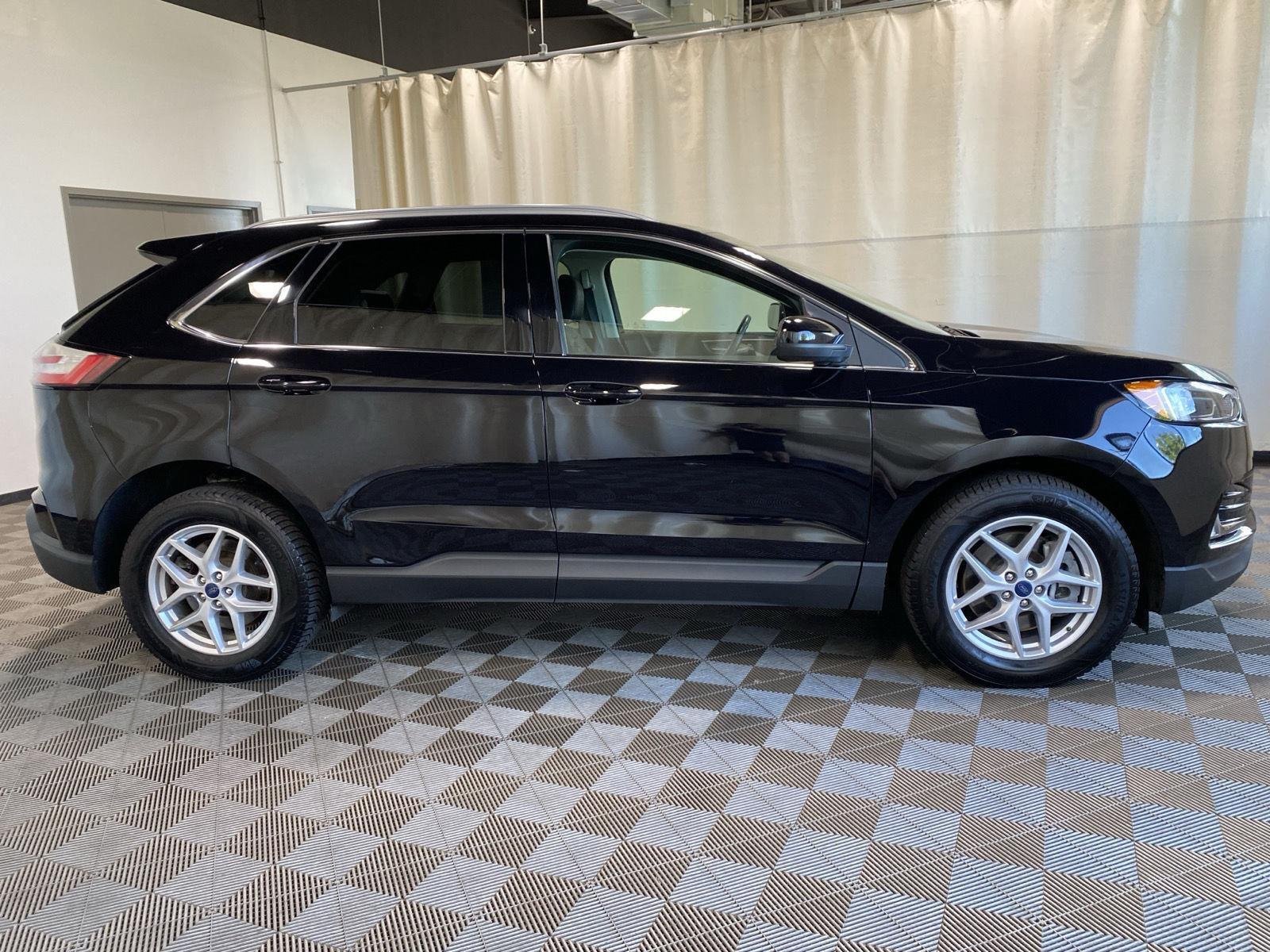 Used 2022 Agate Black Ford SEL image 8