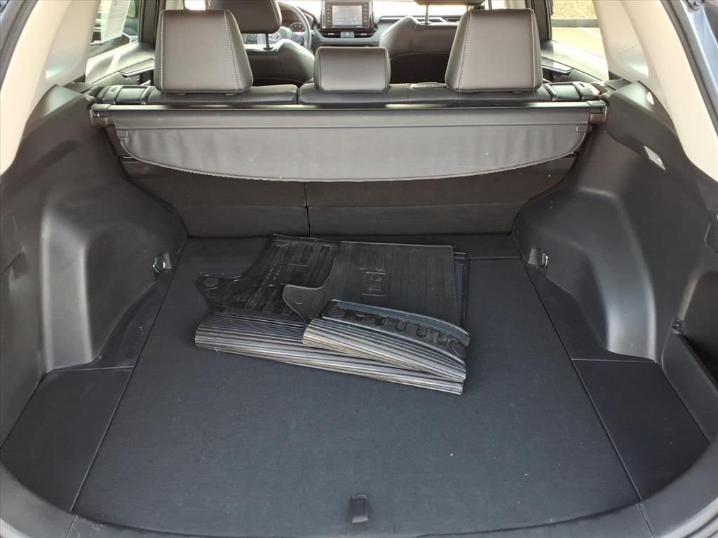 Used 2020 Gray Toyota XLE Premium image 16