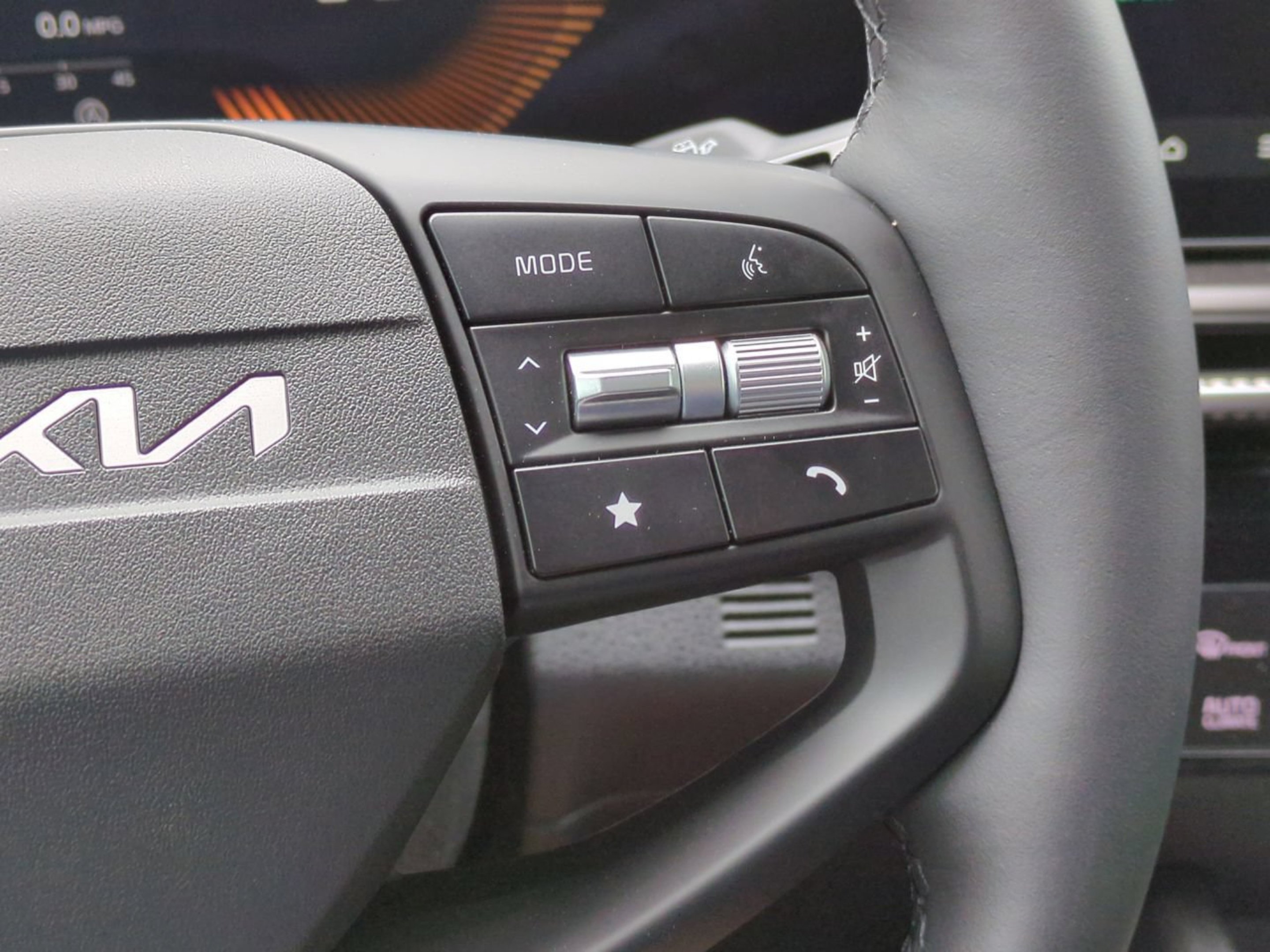 New 2026 Glacial White Pearl Kia EX image 30