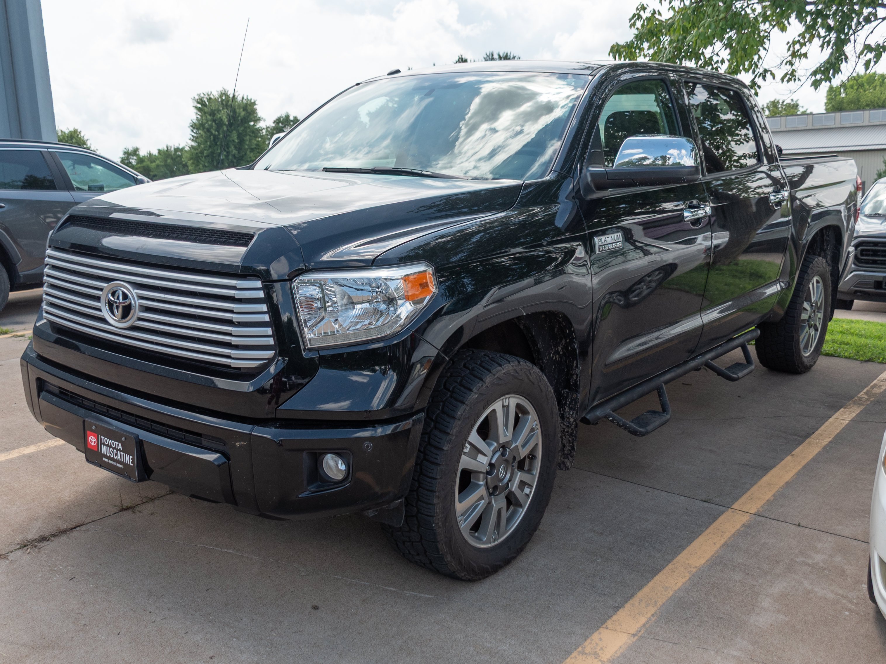Used 2016 Black Toyota Platinum image 4
