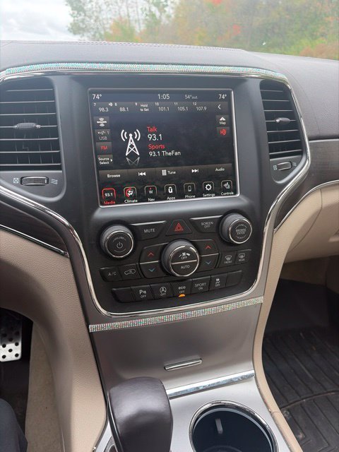 Used 2018 Bright White Clearcoat Jeep Overland image 16