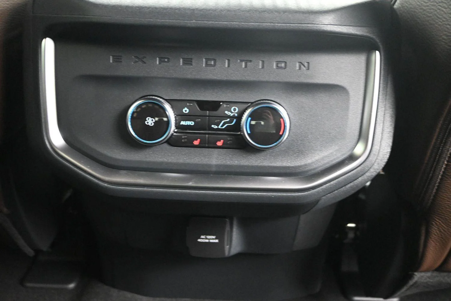 New 2026 Star White Metallic Tri-Coat Ford MAX King Ranch® image 14