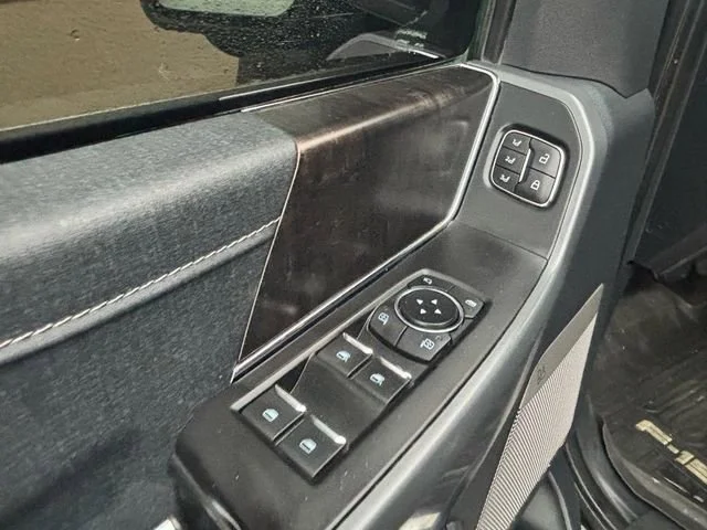 Used 2022  Ford XL image 24