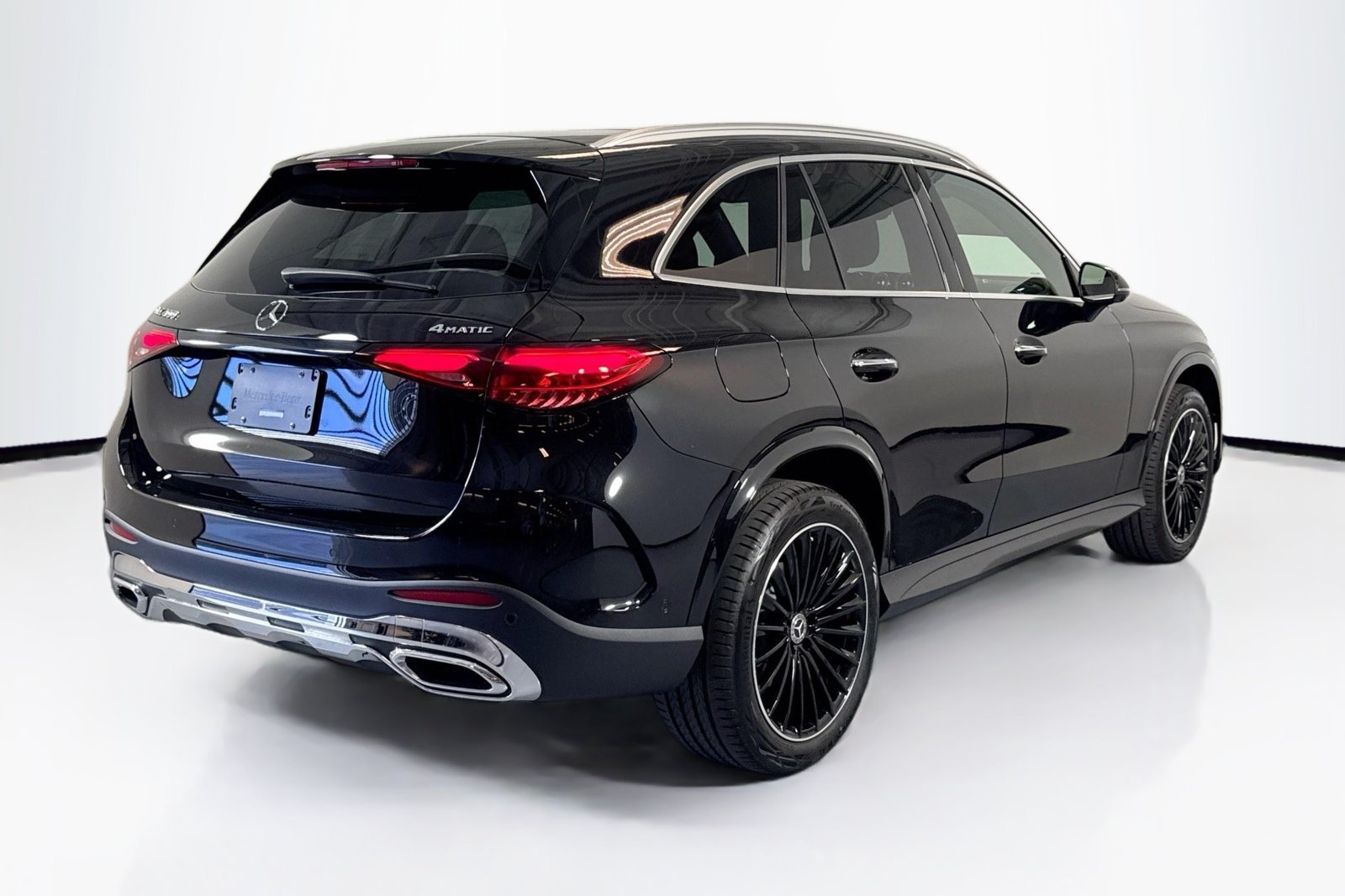 New 2026 Obsidian Black Metallic Mercedes-Benz GLC 300 image 5
