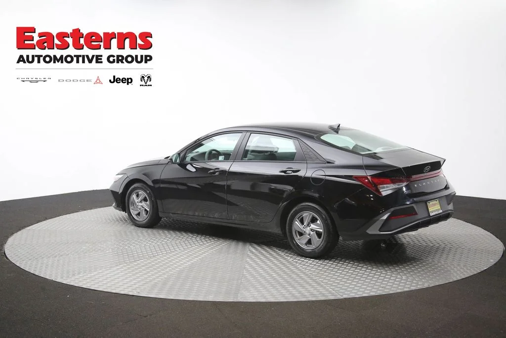 Used 2025 Black Hyundai SE image 60