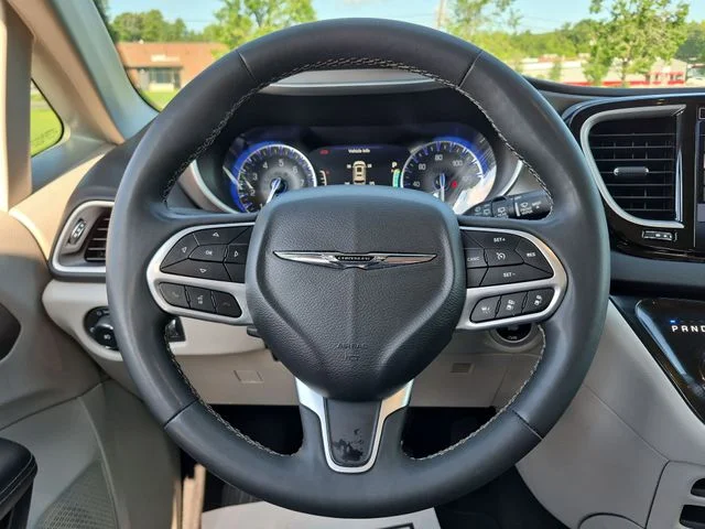 Used 2024 Silver Chrysler Touring L image 31