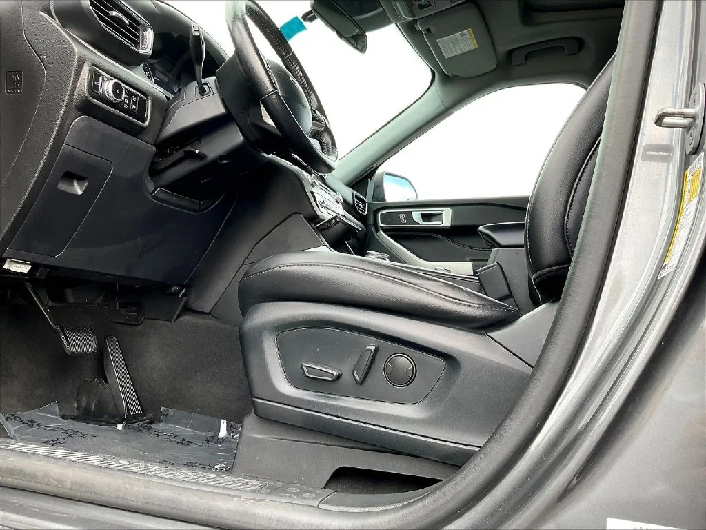 Used 2023 Gray Ford XLT image 42