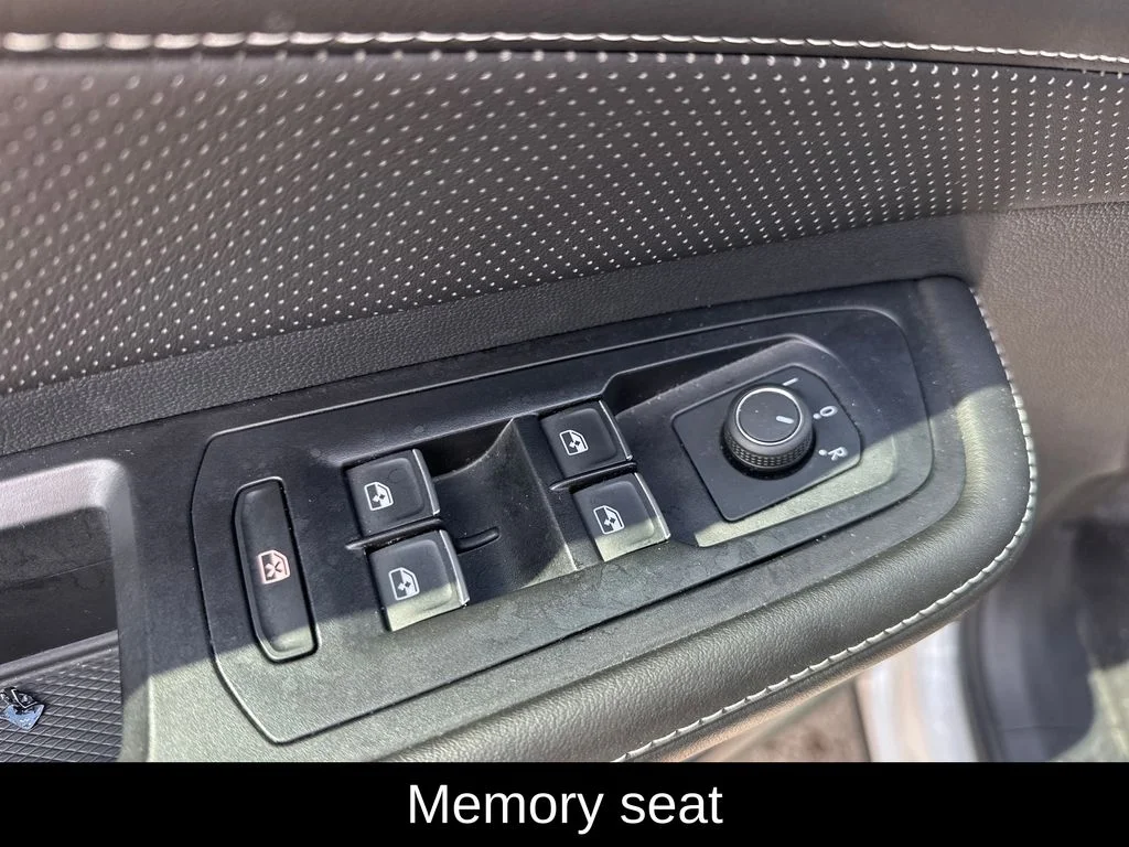 Used 2025 White Volkswagen 2.0T SEL image 9