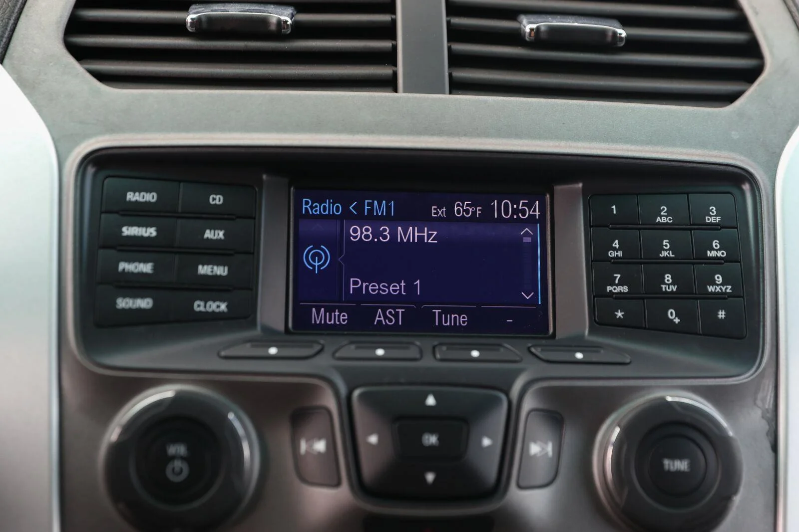 Used 2013 White Platinum Metallic Tri-Coat Ford XLT image 43