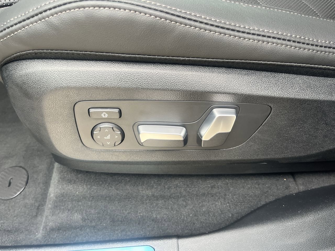 New 2026 Brooklyn Grey Metallic BMW sDrive40i image 15