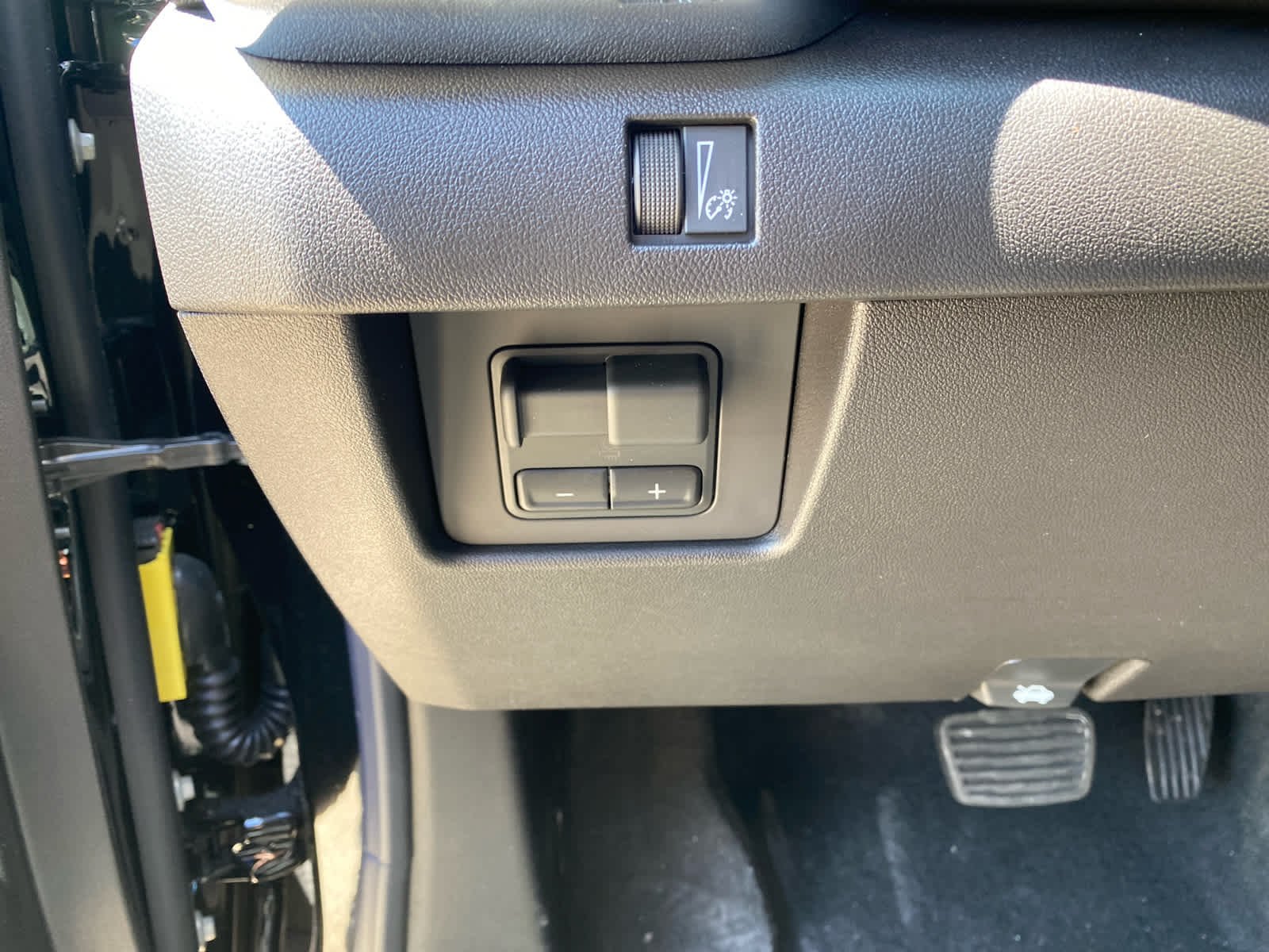 New 2026 Onyx Black GMC Elevation image 11