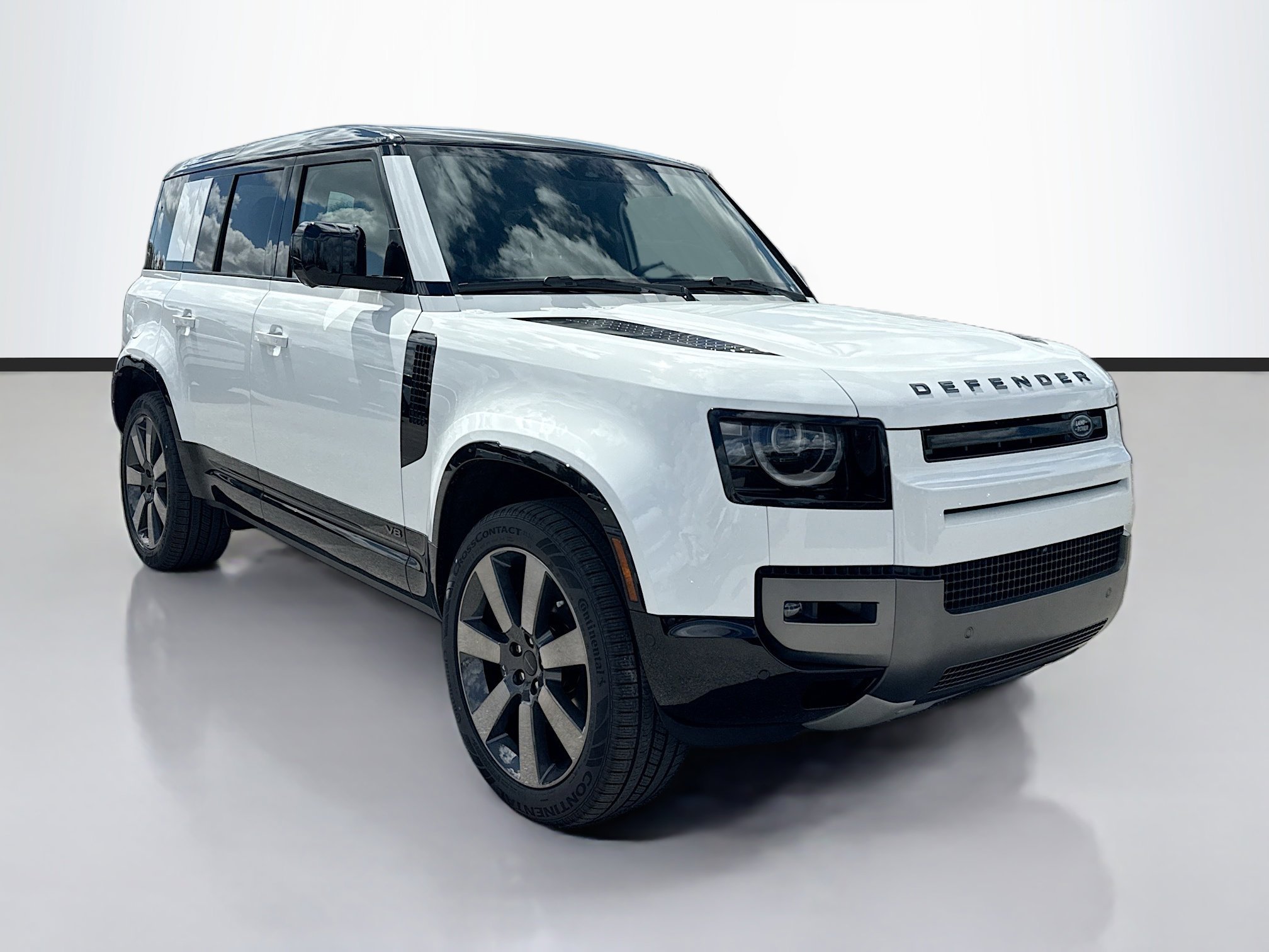 New 2026 Fuji White Land Rover V8 image 7