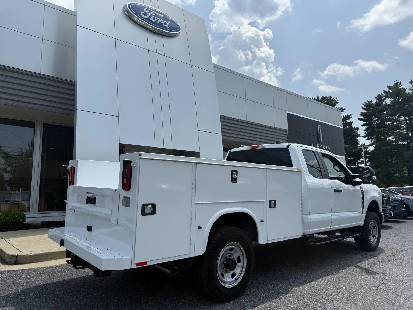 New 2026 Oxford White Ford XL image 12