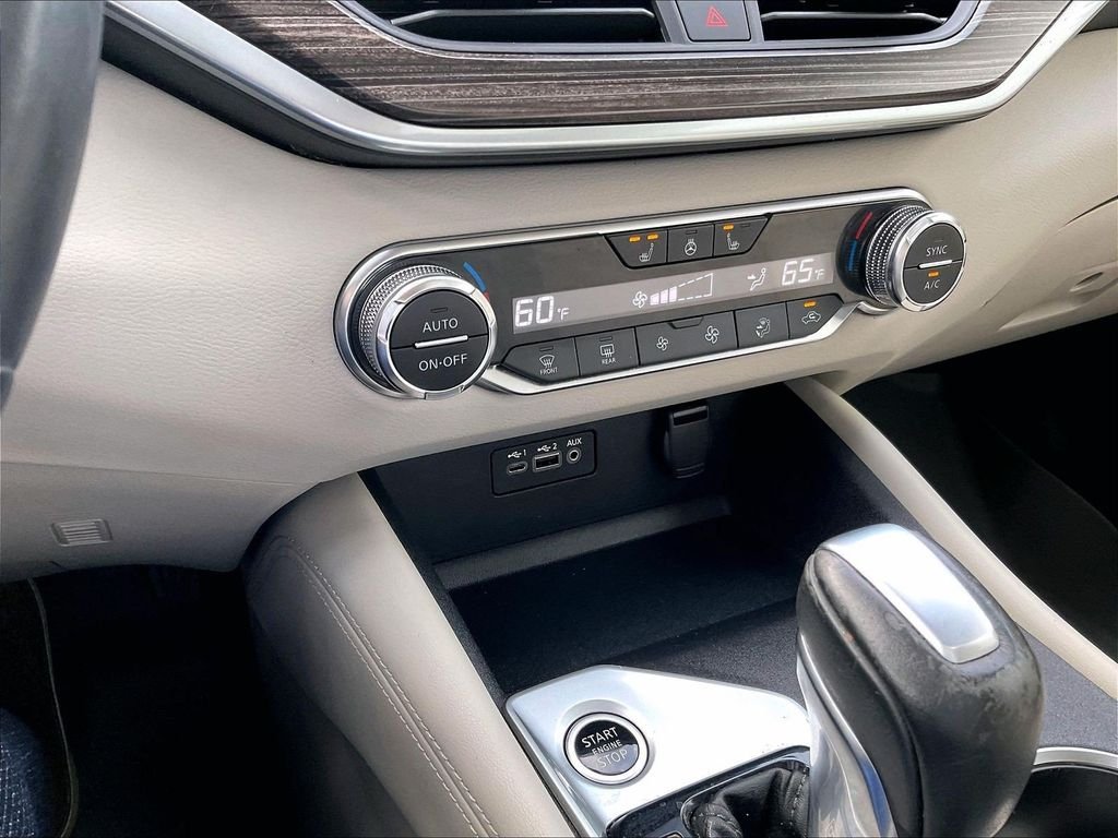 Used 2019 White Nissan 2.5 SL image 26