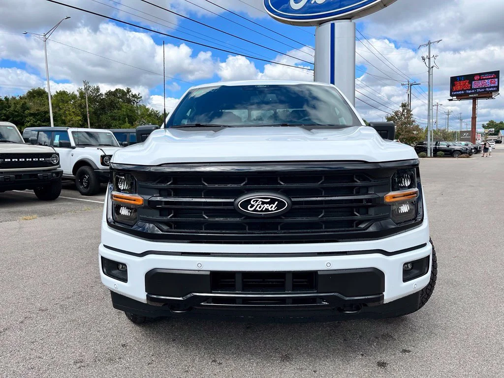 New 2026 White Ford XLT image 2