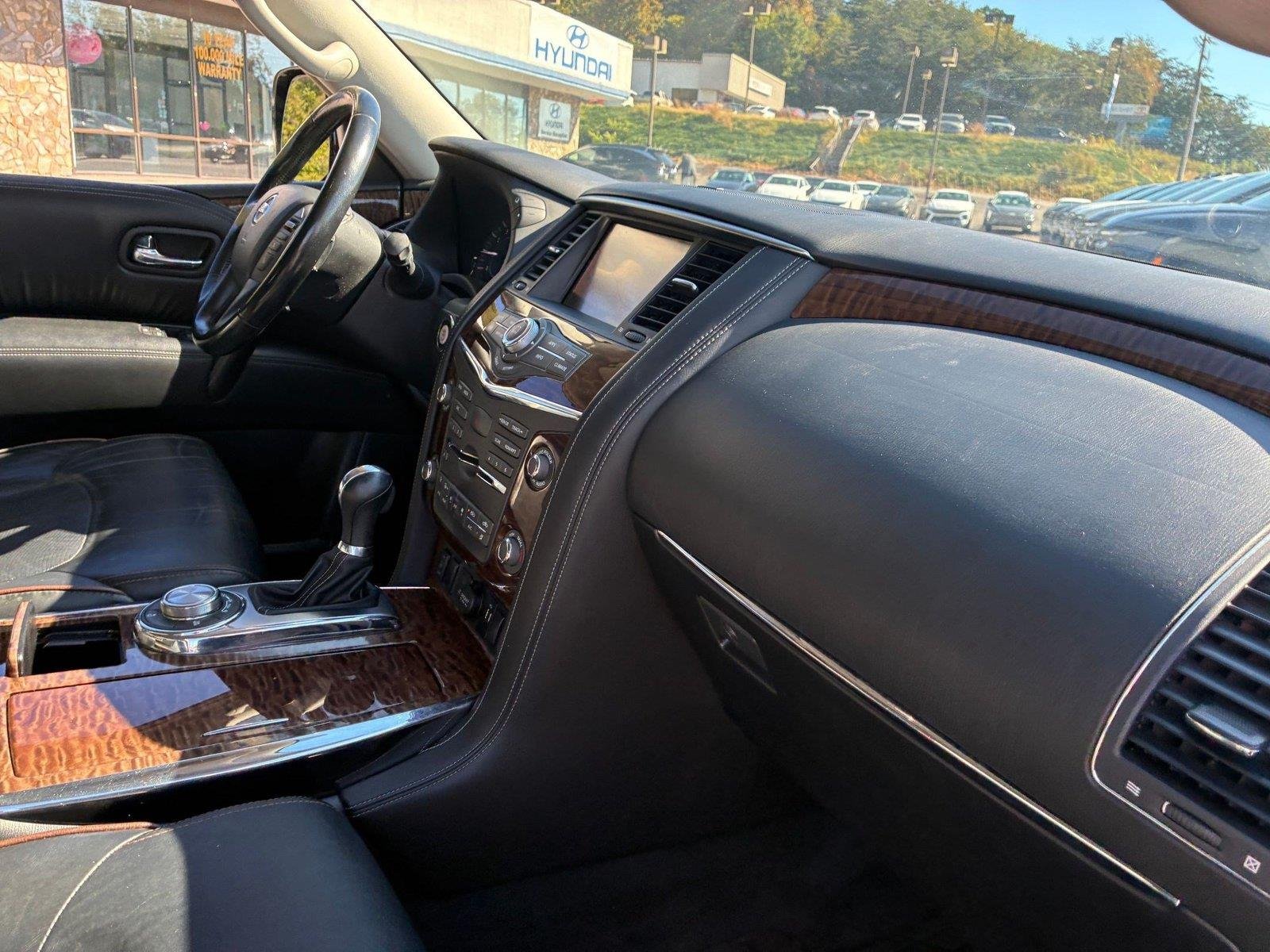 Used 2020 Super Black Nissan SL image 32