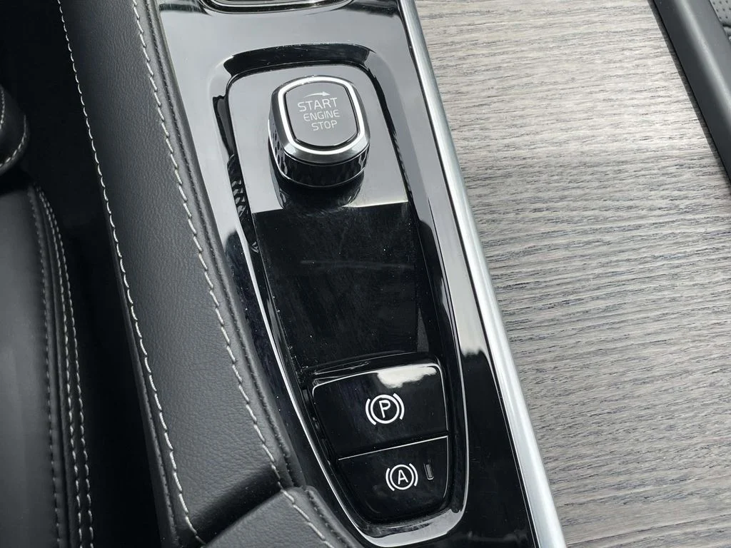 Certified Used 2023 Crystal White Volvo Ultimate image 21