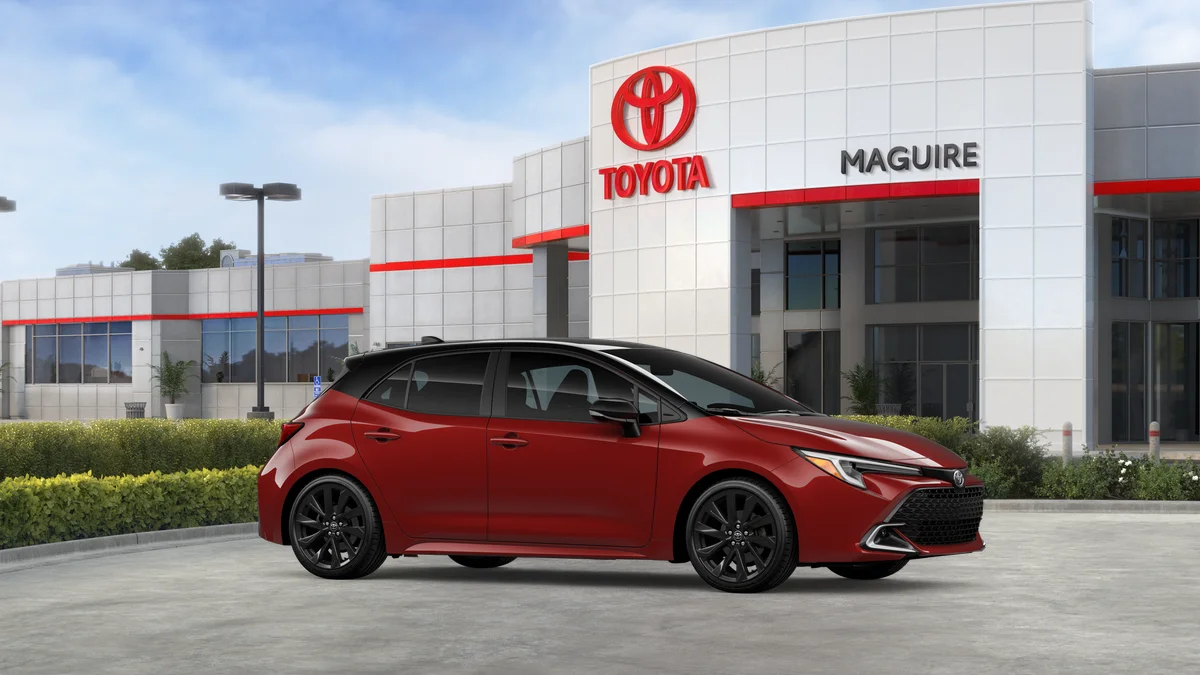 New 2026 Finish Line Red with Midnight Black Metallic roof Toyota XSE image 33
