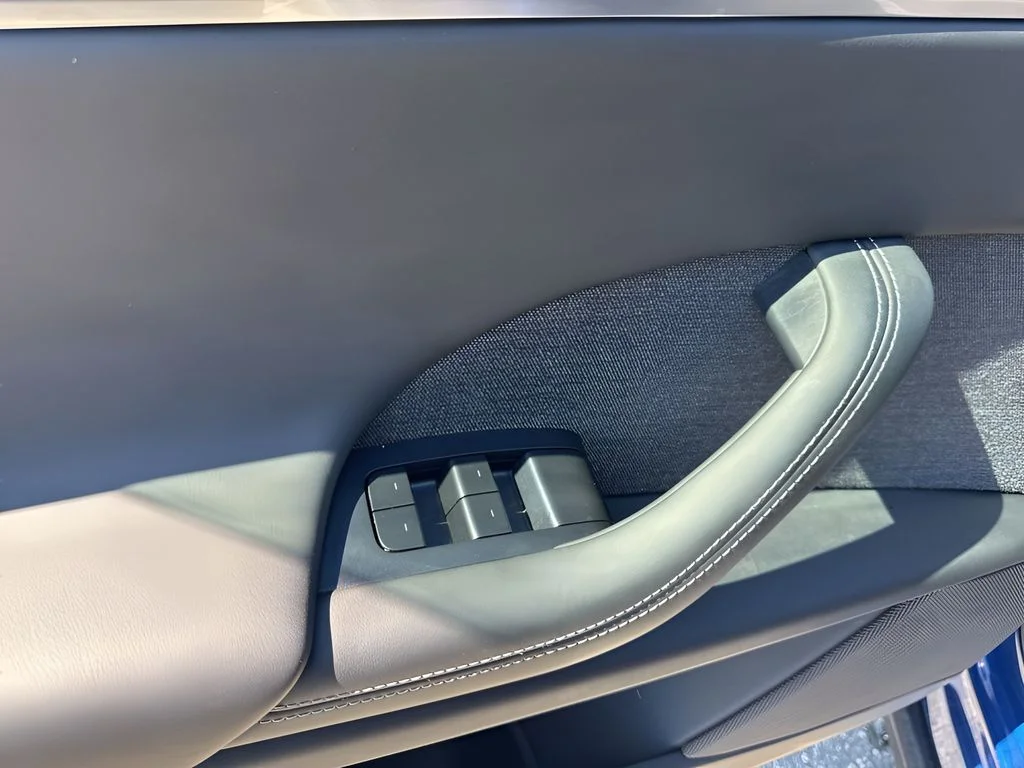 Used 2024  Tesla Base image 28