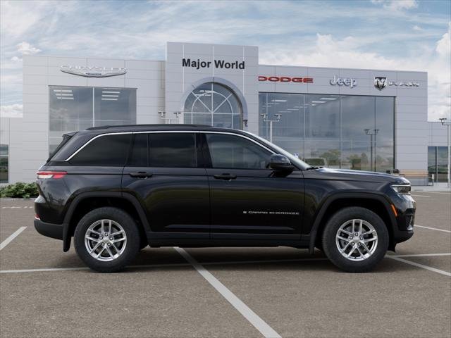 New 2026 Diamond Black Crystal Pearl-Coat Exterior Paint Jeep Laredo image 21