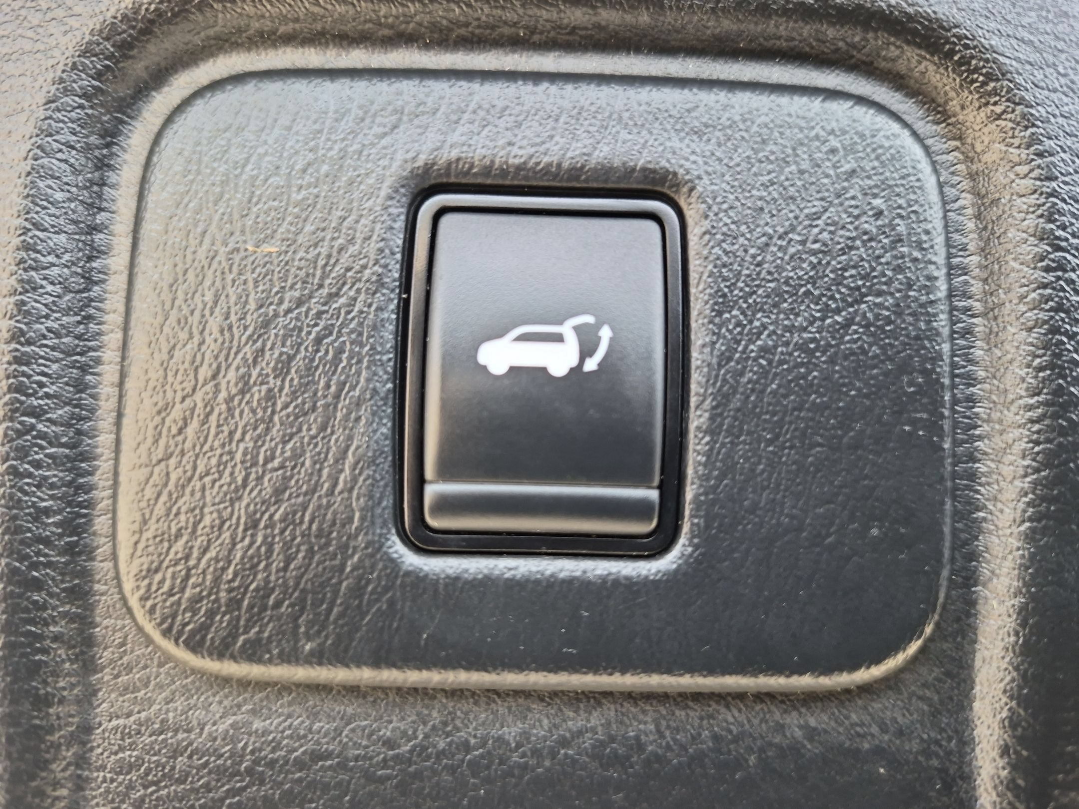 Used 2020 Super Black Metallic Nissan SL AWD image 28