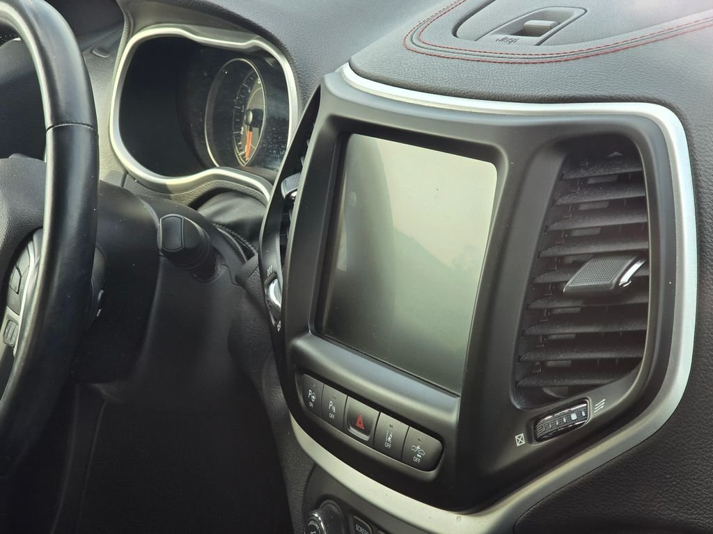Used 2016 Black Jeep Trailhawk image 18