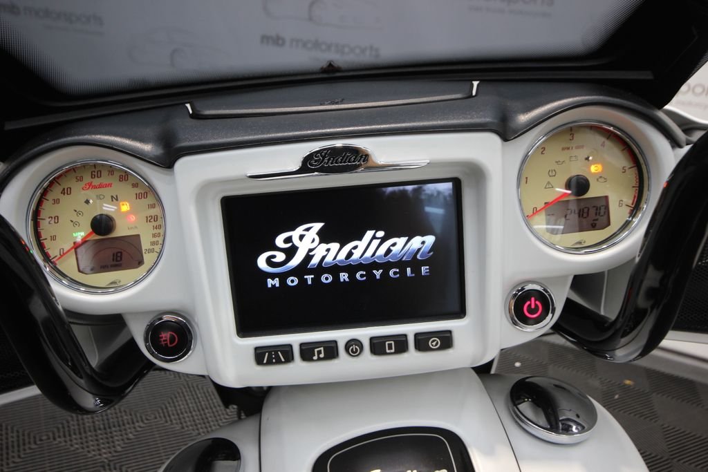 Used 2017 White Indian N17TCNAAAS image 15