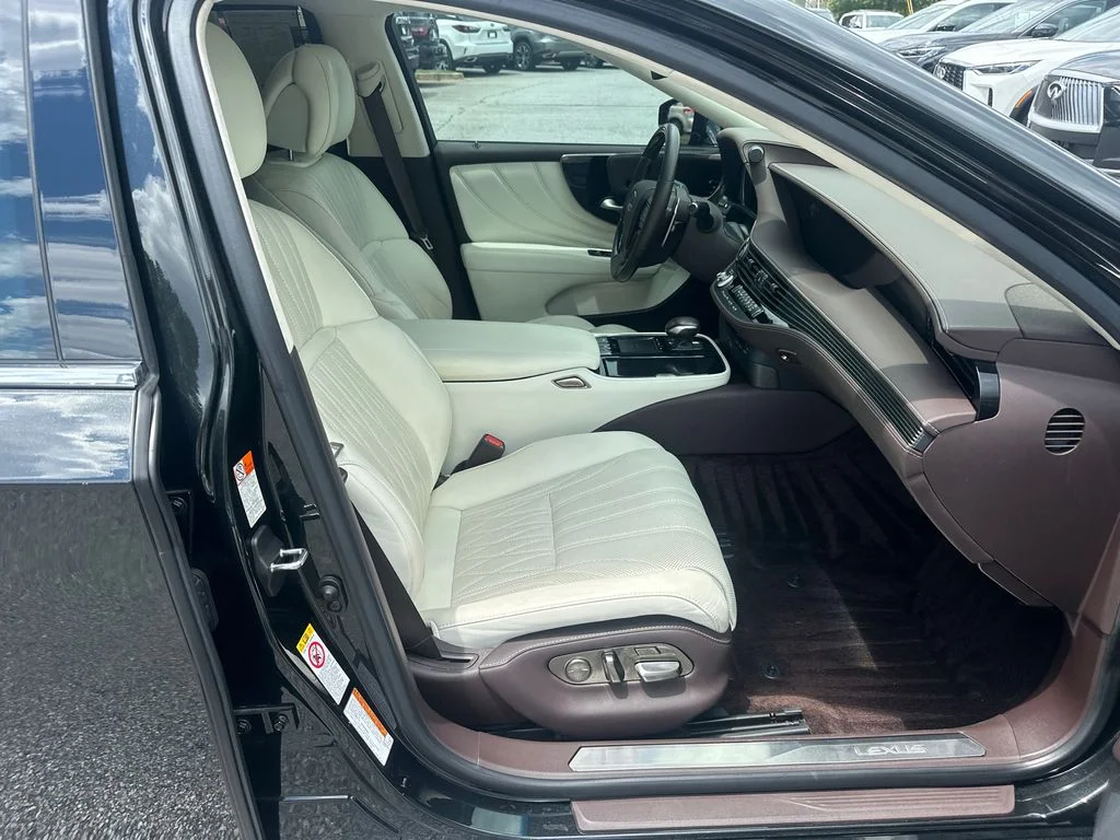 Used 2018  Lexus 500 Base image 11