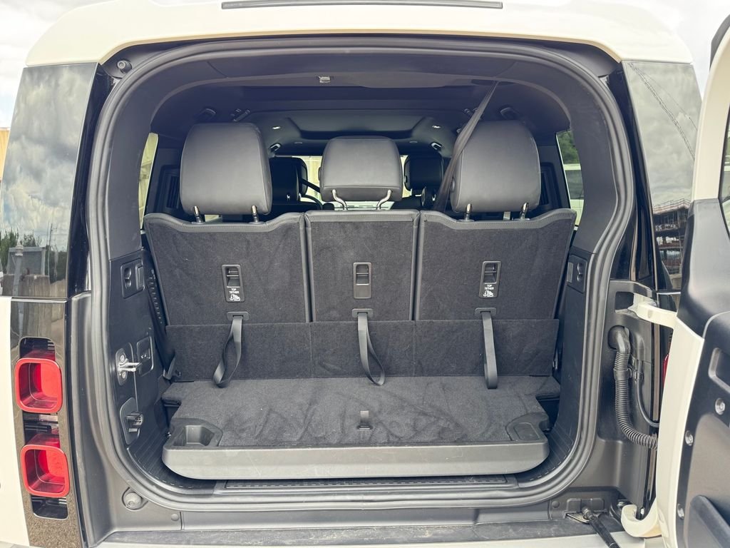 Used 2025  Land Rover S image 8