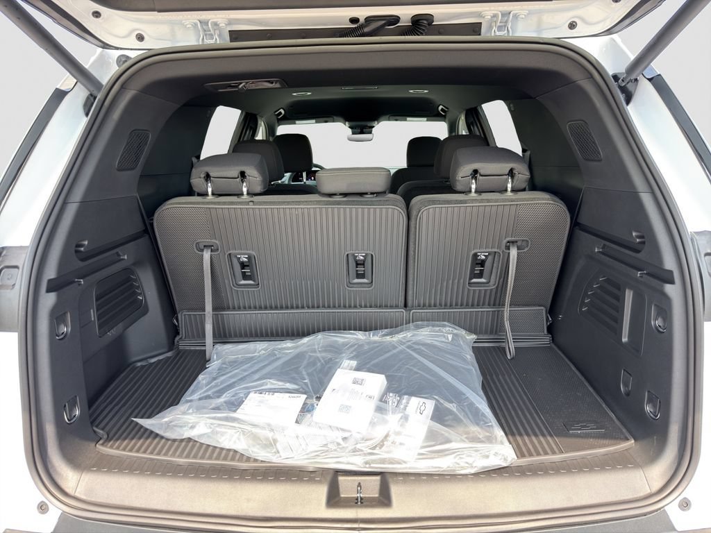 New 2026 Summit White Chevrolet LT image 20