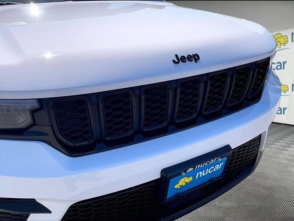 Used 2025 Bright White Clearcoat Jeep Altitude X image 28