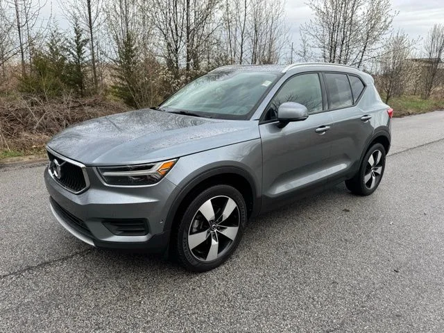 2019 Volvo XC40 T5 Momentum AWD's photo