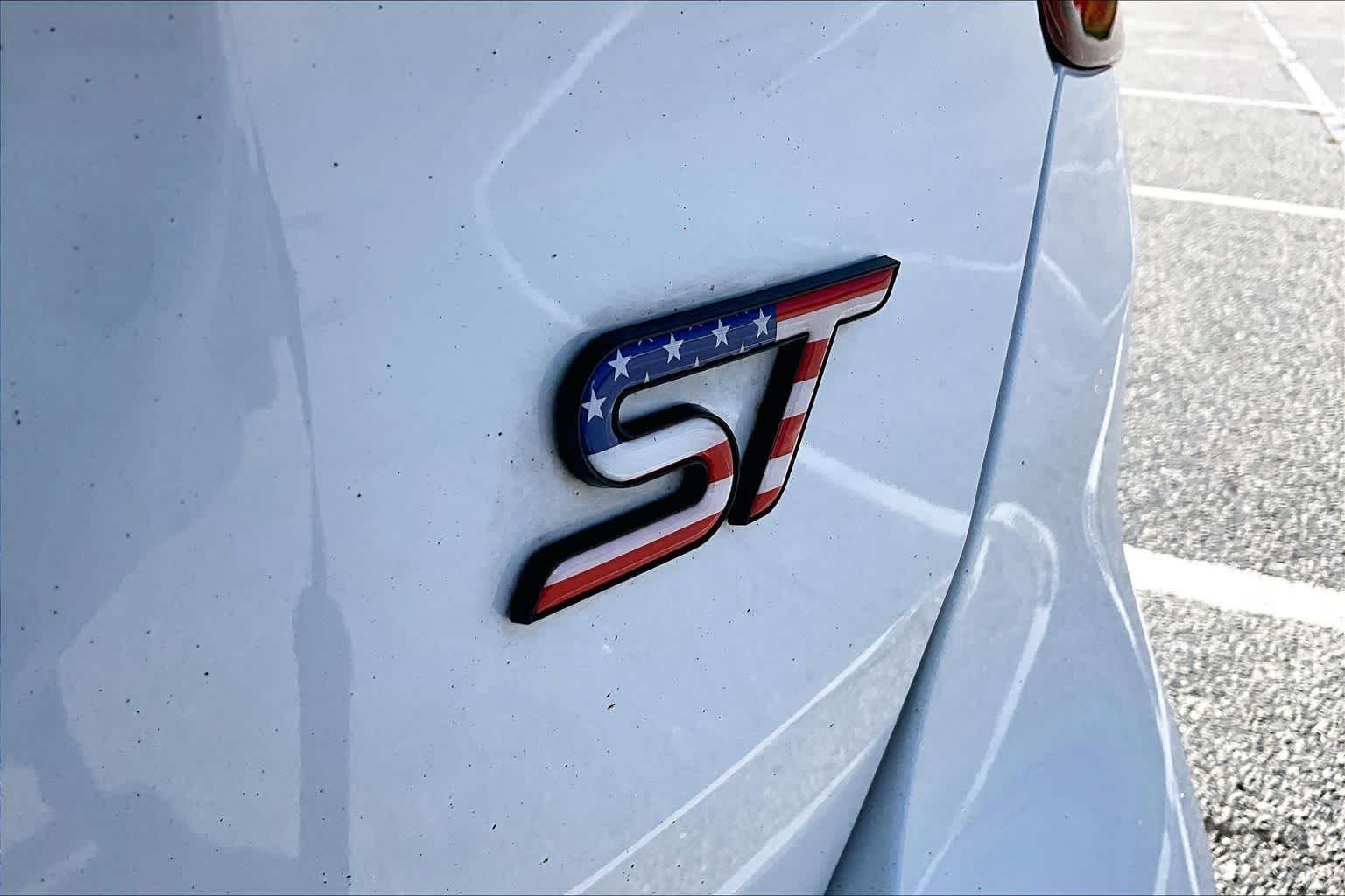 Used 2017 Oxford White Ford ST image 31