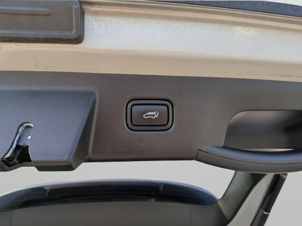 Used 2022 Silver Hyundai Limited image 9
