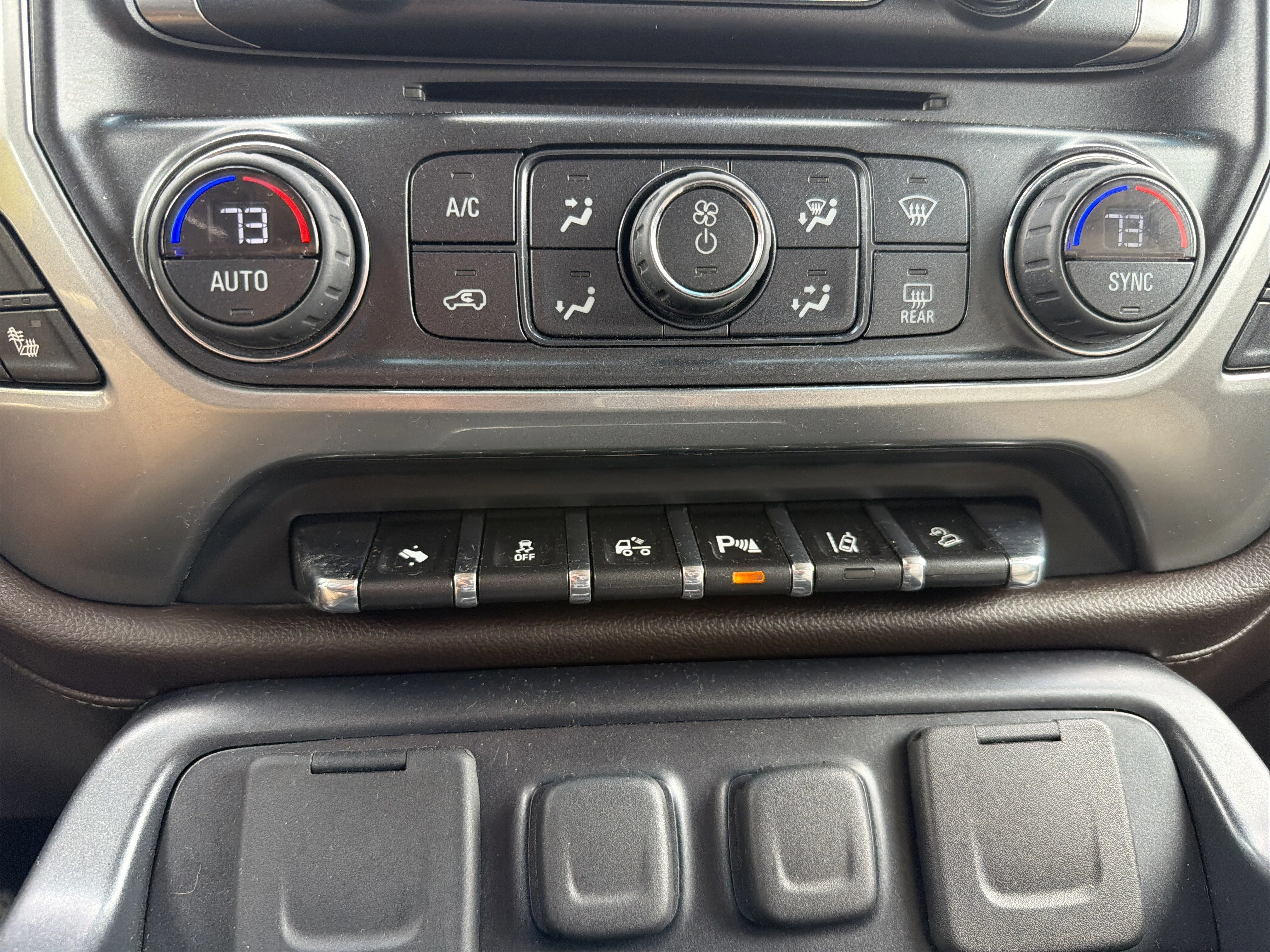 Used 2014 White Diamond Tricoat Chevrolet LTZ image 22