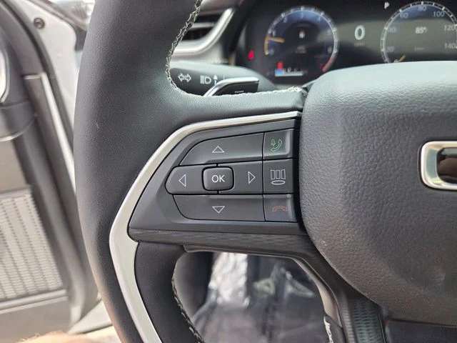 New 2026 Bright White Clear-Coat Exterior Paint Jeep Laredo X image 31
