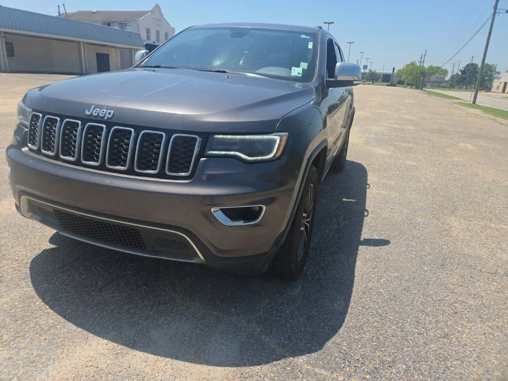Used 2020 Gray Jeep Limited image 4
