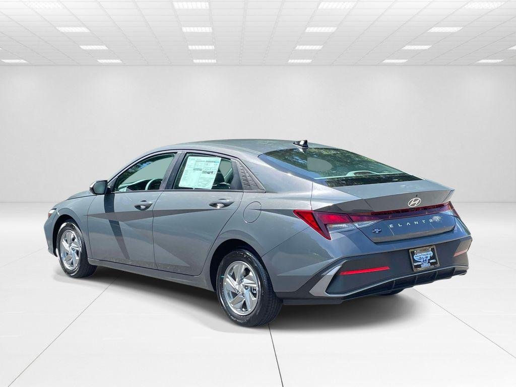 New 2026 Gray Hyundai SE image 4