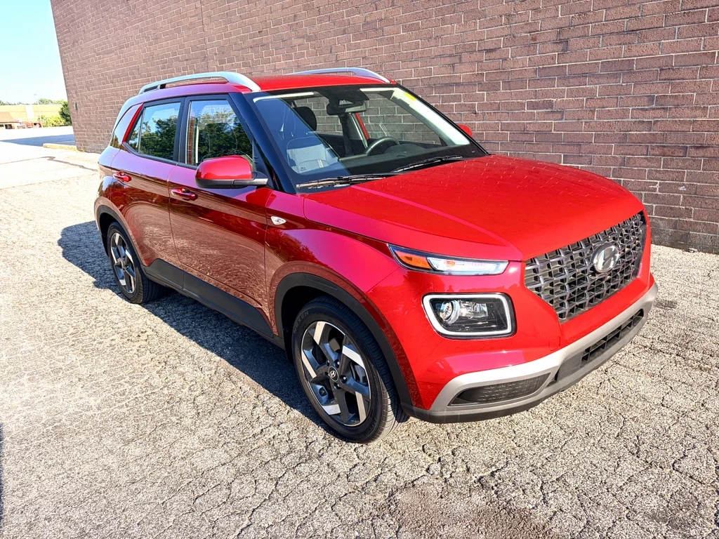 Used 2025 Ultimate Red Hyundai Limited image 7