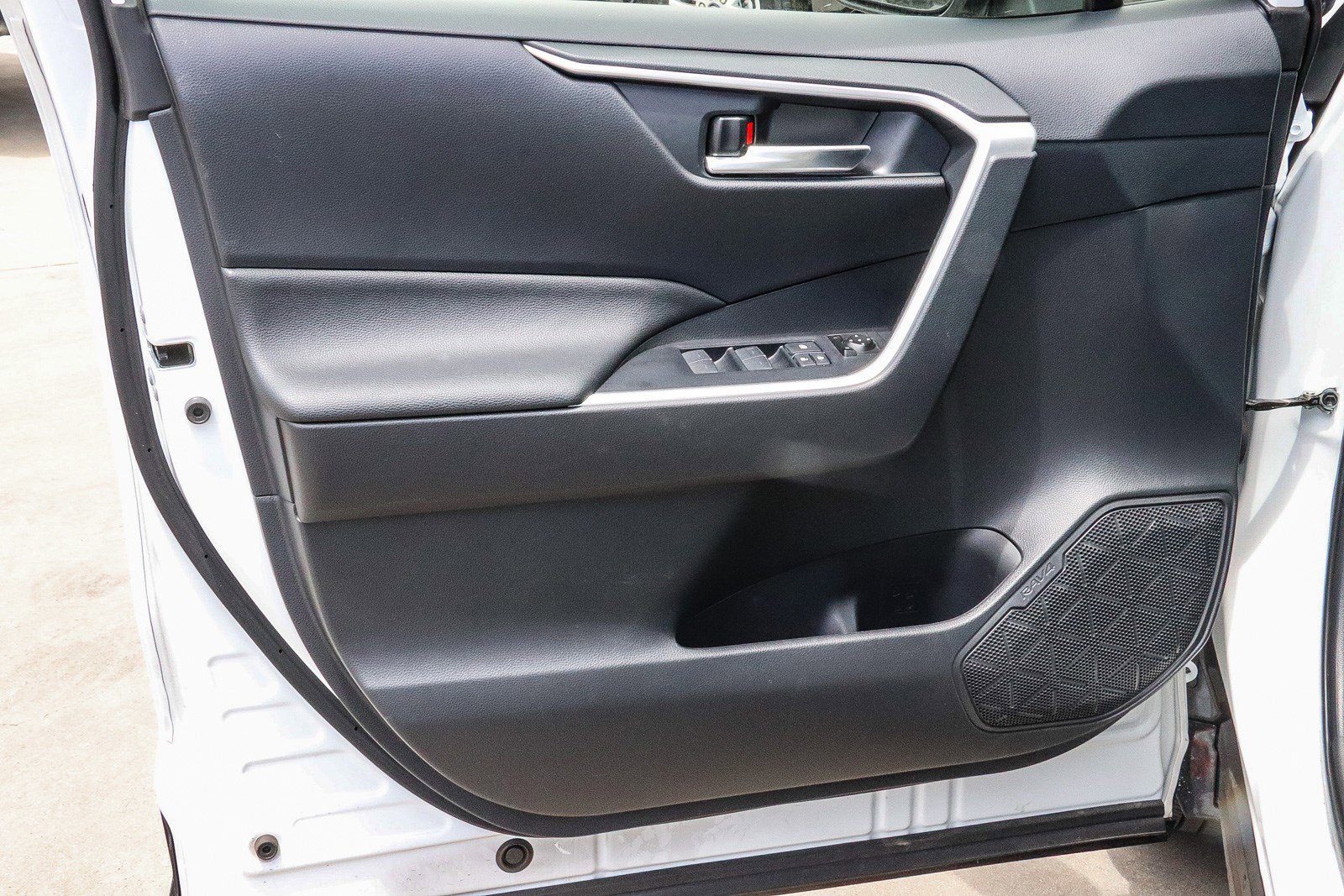 Used 2024 Wind Chill Pearl Toyota Hybrid SE image 20