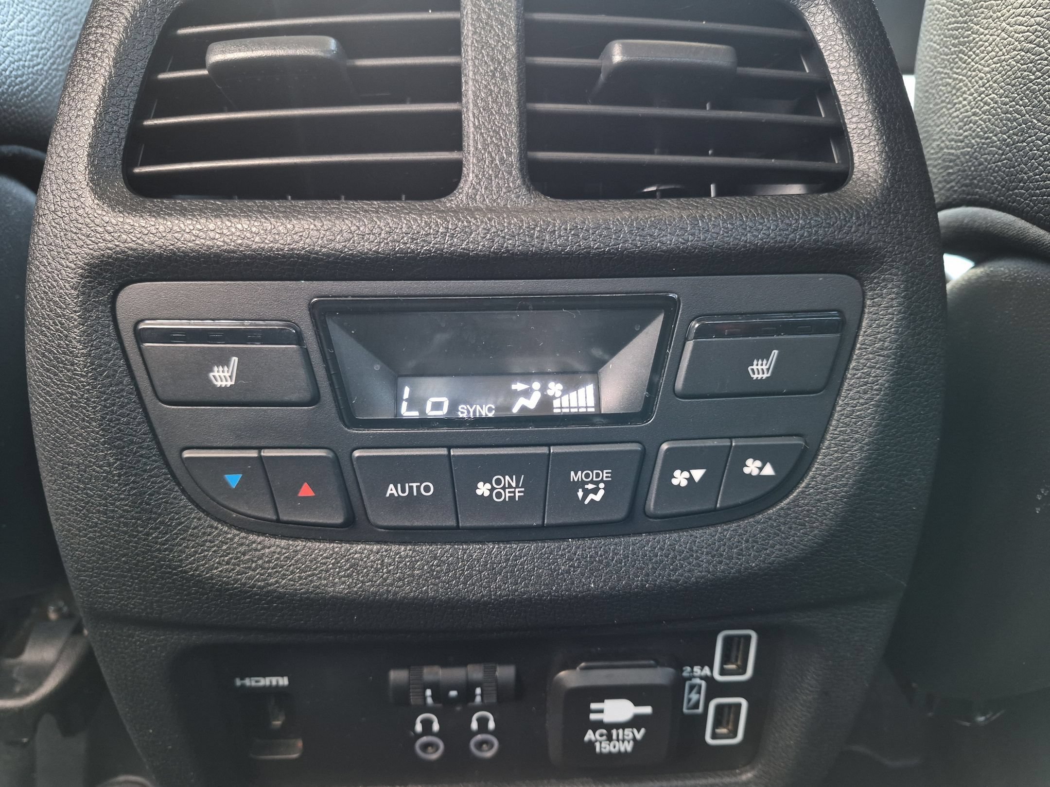 Used 2022 White Honda Touring 7-Passenger image 29