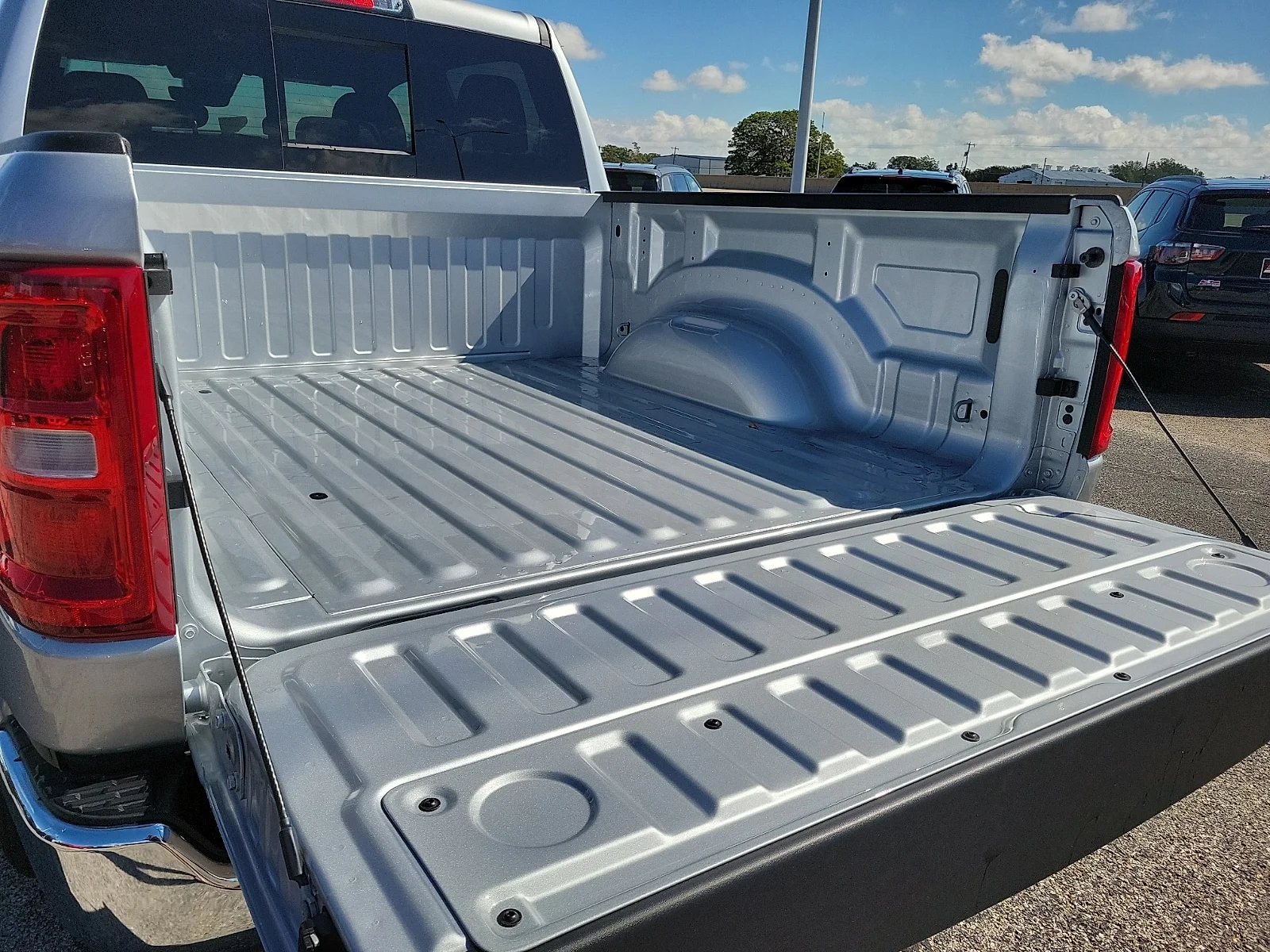 New 2027 Silver Zynith Ram LONE STAR CREW CAB 4X4 5
