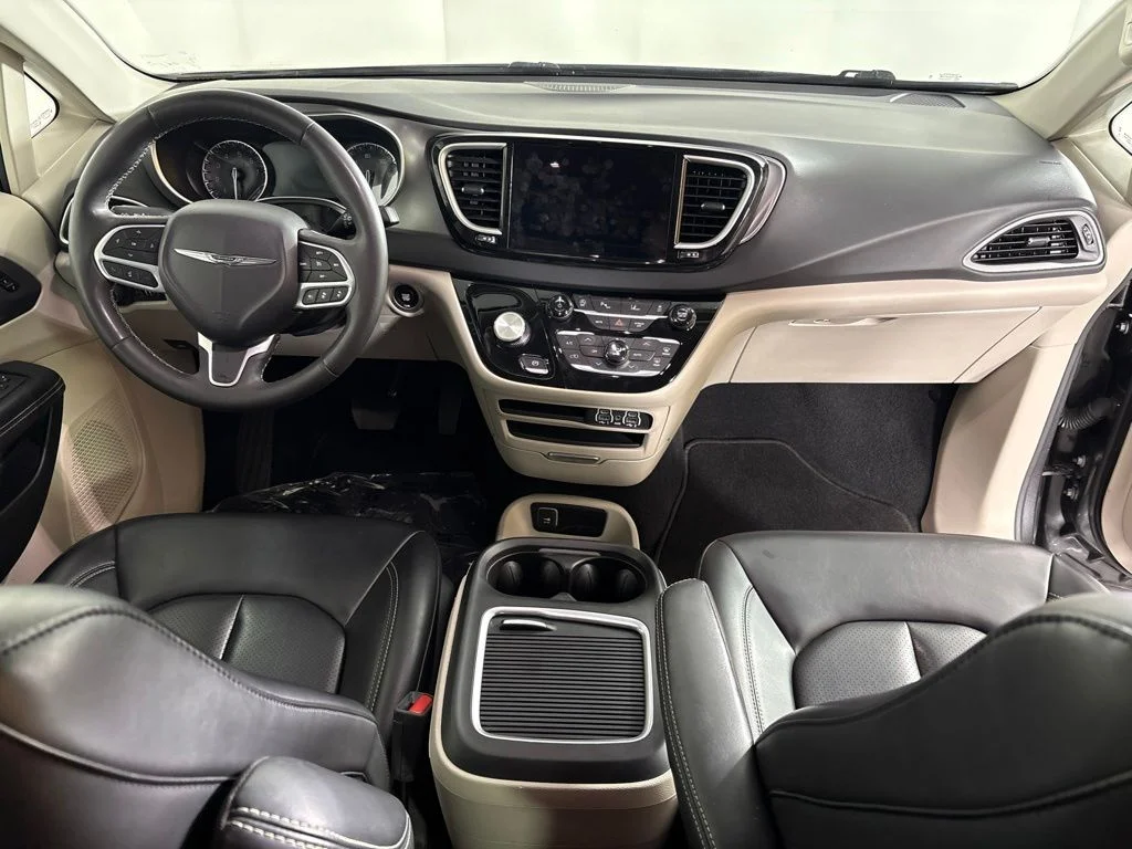Used 2023 Gray Chrysler Touring L image 17