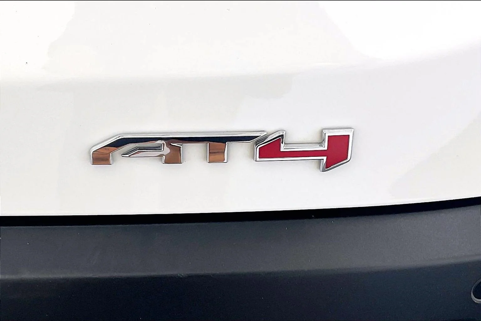 Used 2023 Summit White GMC AT4 image 7