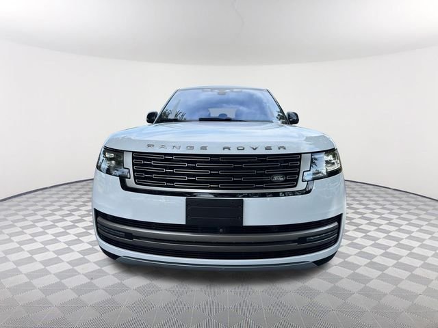 Used 2023 White Land Rover SE image 2