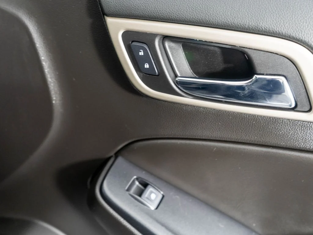 Used 2017 Black GMC Denali image 9