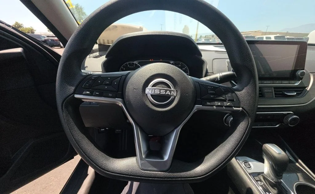 Used 2024 Gray Nissan 2.5 SV image 3