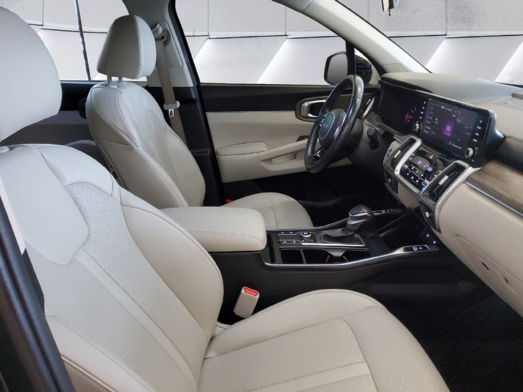 Used 2022 Green Kia S image 13