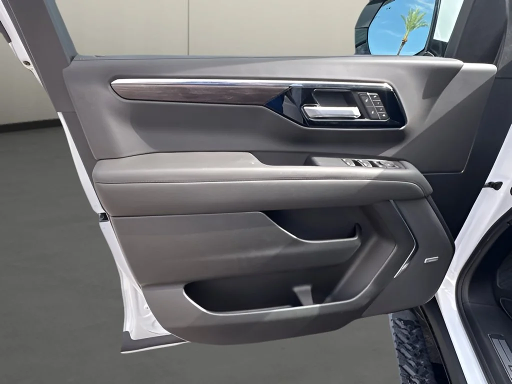 New 2026 Summit White Chevrolet Z71 image 10